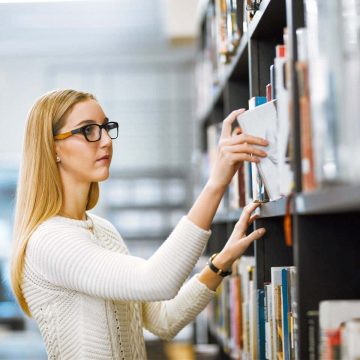 girl-at-library